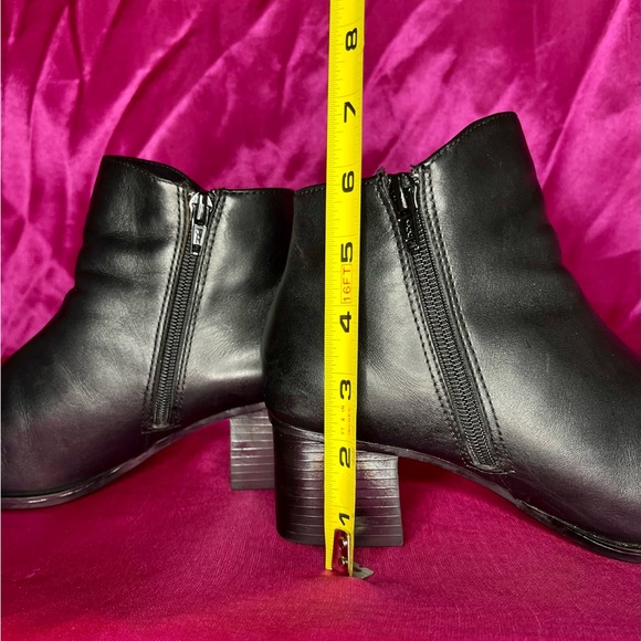BASS 7 1/2 Wide REAL LEATHER BLACK NEVADA BOOTIES 2in Blocked Heels - Picture 7 of 13